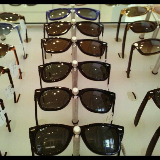 Sunglass Hut - 535 Del Monte Ctr