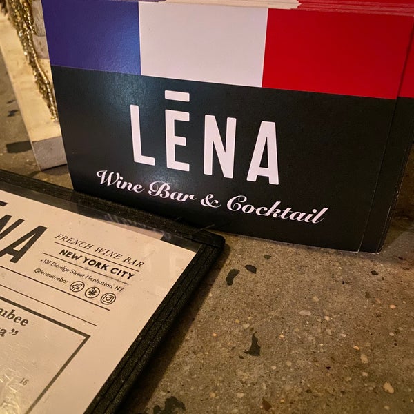 Das Foto wurde bei LENA Wine Bar von Amirah am 11/15/2019 aufgenommen