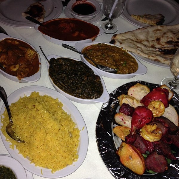 รูปภาพถ่ายที่ Royal India Restaurant โดย Patty C. เมื่อ 3/16/2014