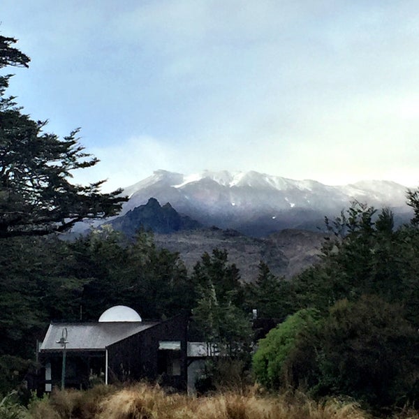 Снимок сделан в Chateau Tongariro Hotel пользователем Pam W. 4/12/2016