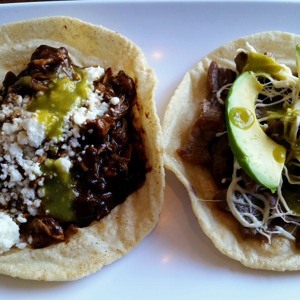 9/2/2016 tarihinde Paul N.ziyaretçi tarafından Tlayuda L.A. Mexican Restaurant'de çekilen fotoğraf