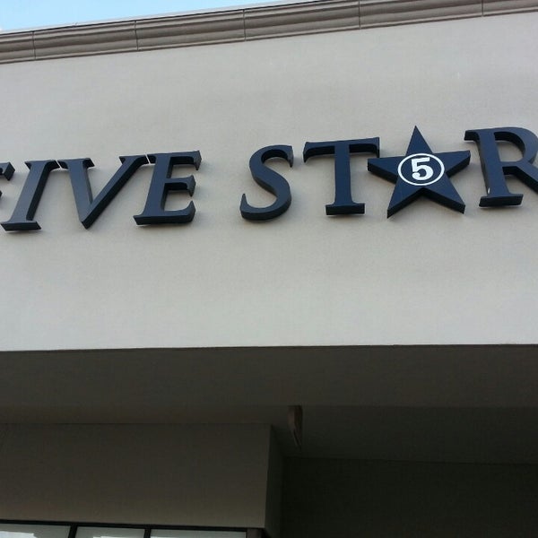 6/17/2013にPaul N.がFive Star Burgerで撮った写真