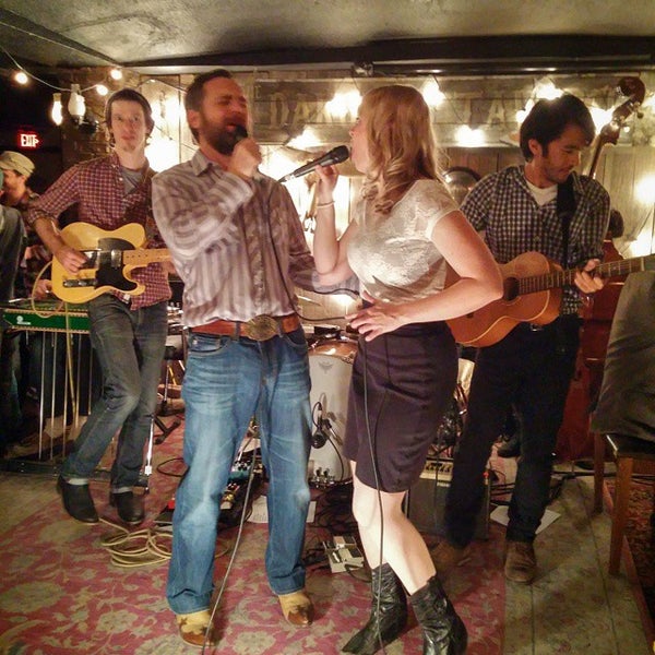 11/30/2014에 Russell&#39;s T.님이 Dakota Tavern에서 찍은 사진