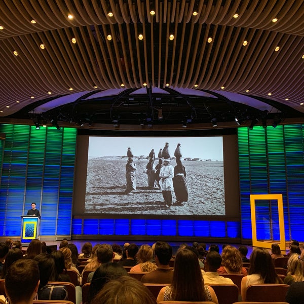 Foto diambil di National Geographic Grosvenor Auditorium oleh Mauricio G. pada 4/27/2019