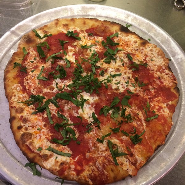 Foto tirada no(a) Pizza School NYC por Kalsii em 9/2/2015
