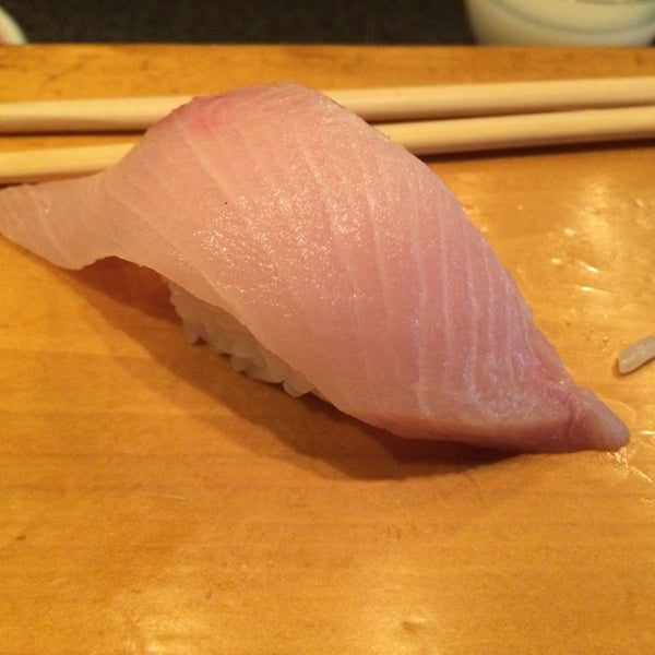 Das Foto wurde bei Tomo Japanese Restaurant von Dave P. am 7/11/2014 aufgenommen
