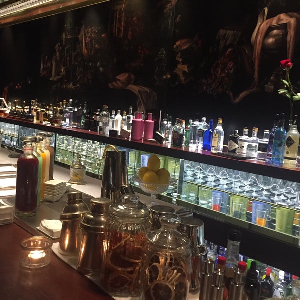 11/7/2015 tarihinde Baris K.ziyaretçi tarafından DRY Martini Bar'de çekilen fotoğraf