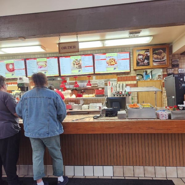 4/11/2024 tarihinde Chris A.ziyaretçi tarafından Tops Burger'de çekilen fotoğraf