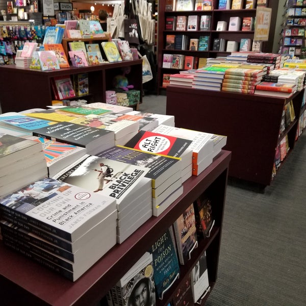 Photo taken at Vroman&#39;s Bookstore by Chris A. on 5/5/2018