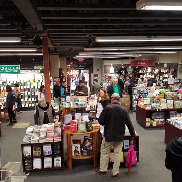5/26/2019にChris A.がVroman&#39;s Bookstoreで撮った写真