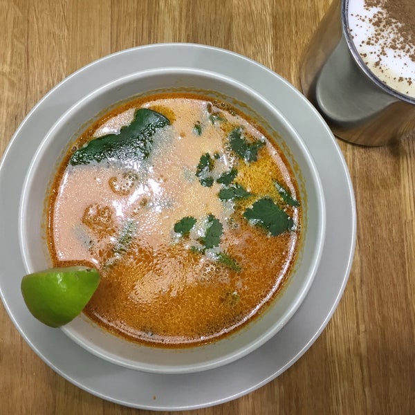 Очень вкусный тайский суп с креветками и осетинский пирог с вишней 😋