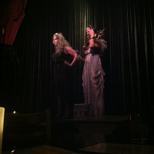 Das Foto wurde bei Julia&#39;s on Broadway von Israel R. am 10/19/2012 aufgenommen