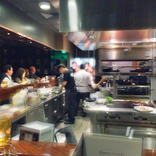 Photo prise au George&#39;s Kitchen Midtown - The Loft par Kevin J. le2/1/2013