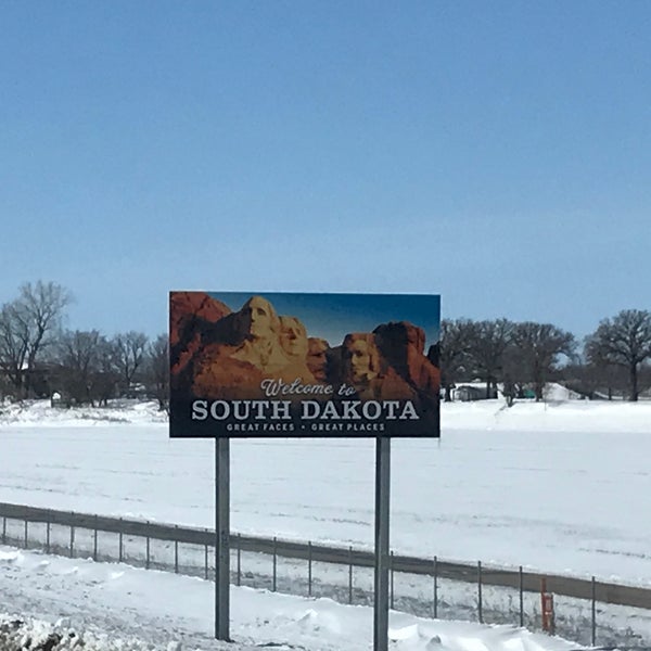 South Dakota / Iowa State Line - Border Crossing in North Sioux City