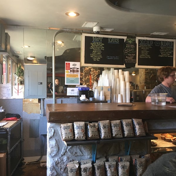 1/1/2017 tarihinde Natasha L.ziyaretçi tarafından Summermoon Coffee Bar'de çekilen fotoğraf
