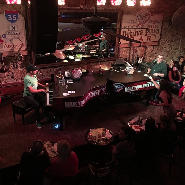 9/18/2016에 Natasha L.님이 Pete&#39;s Dueling Piano Bar에서 찍은 사진