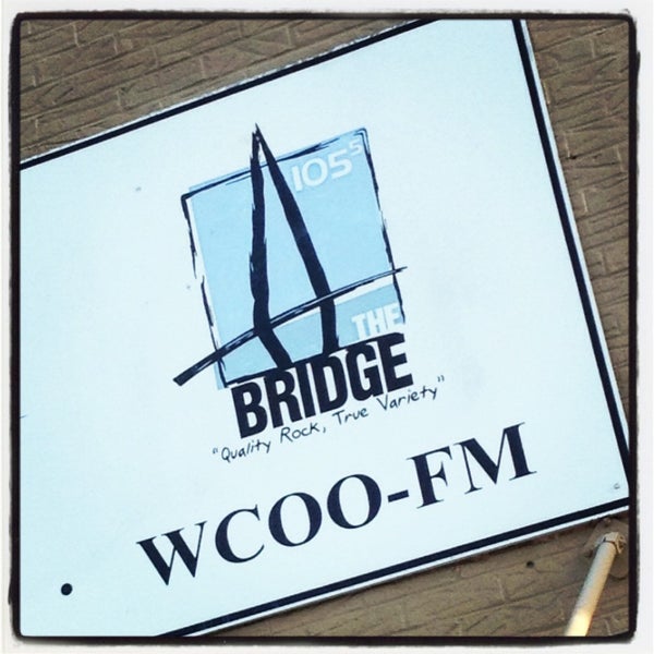 Foto diambil di The Bridge at 105.5 oleh MINI O. pada 4/11/2013