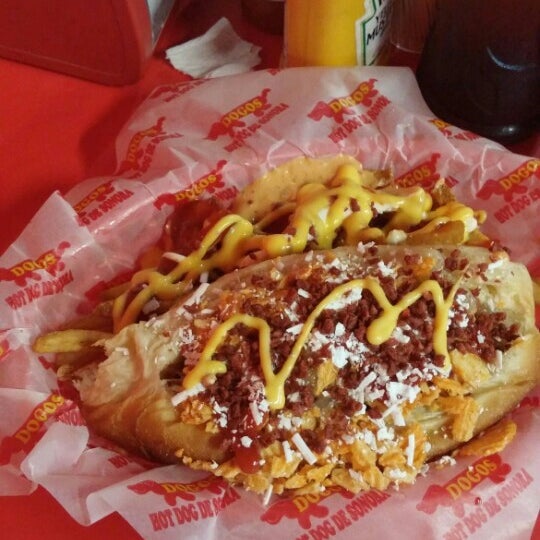Foto tomada en Dogos Hot Dog de Sonora  por Vale V. el 5/8/2015