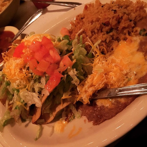 Das Foto wurde bei Tee Pee Mexican Food von Q am 12/20/2014 aufgenommen
