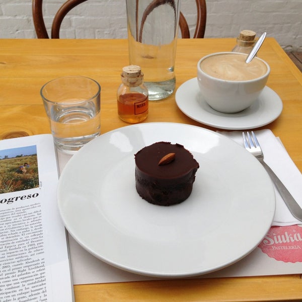 6/8/2013 tarihinde Nicolás M.ziyaretçi tarafından Siuka Pastelería'de çekilen fotoğraf