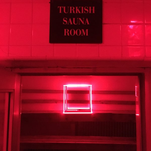 10/9/2016 tarihinde Zack K.ziyaretçi tarafından Russian &amp; Turkish Baths'de çekilen fotoğraf