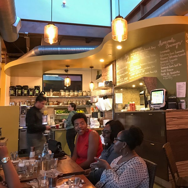 1/29/2018 tarihinde David B.ziyaretçi tarafından Cafe Vida - Culver City'de çekilen fotoğraf