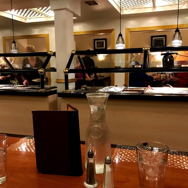4/22/2017にDavid B.がYak And Yeti Restaurant And Brewpubで撮った写真