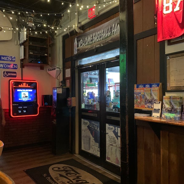 7/17/2022 tarihinde Steve C.ziyaretçi tarafından Ferg&#39;s Sports Bar &amp; Grill'de çekilen fotoğraf