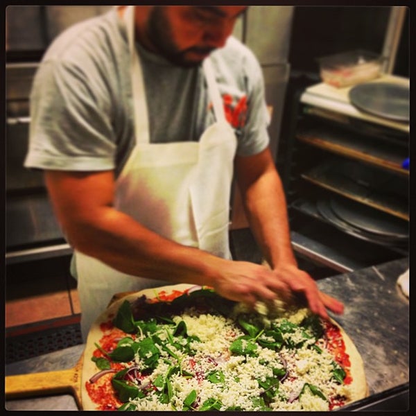 1/4/2013 tarihinde Reed G.ziyaretçi tarafından Radius Pizza'de çekilen fotoğraf