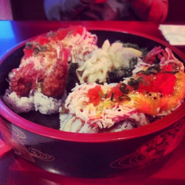 4/5/2013 tarihinde Derek F.ziyaretçi tarafından Bento Asian Kitchen &amp; Sushi'de çekilen fotoğraf