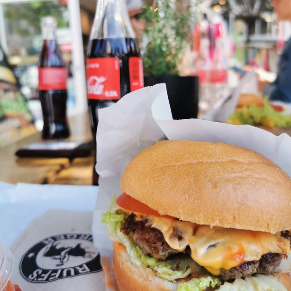 Foto diambil di Ruff&#39;s Burger Marienplatz oleh Mesfer pada 6/8/2019