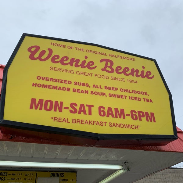 Foto diambil di Weenie Beenie oleh Alex💨 R. pada 10/26/2019