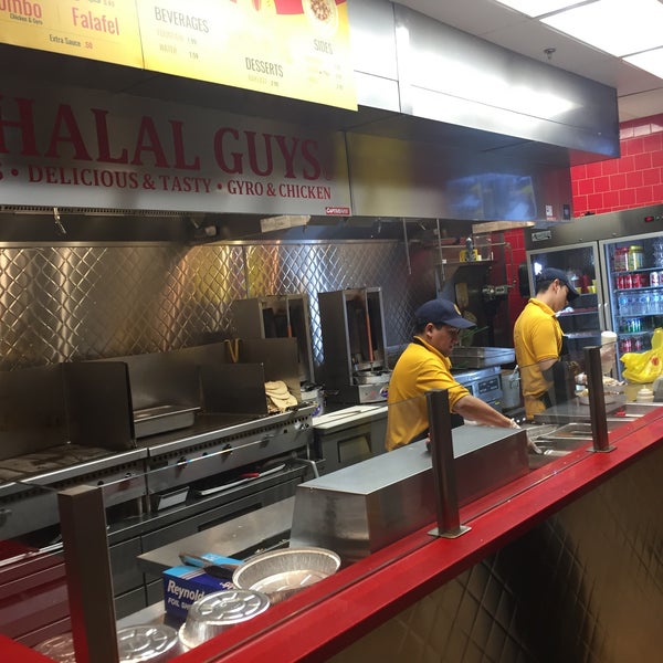 Photo taken at The Halal Guys by Alex💨 R. on 1/13/2018