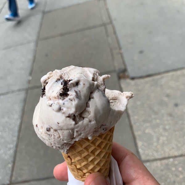 รูปภาพถ่ายที่ Larry&#39;s Homemade Ice Cream โดย Alex💨 R. เมื่อ 4/30/2019