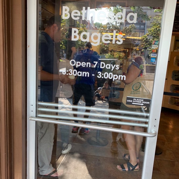 รูปภาพถ่ายที่ Bethesda Bagels โดย Alex💨 R. เมื่อ 6/2/2019