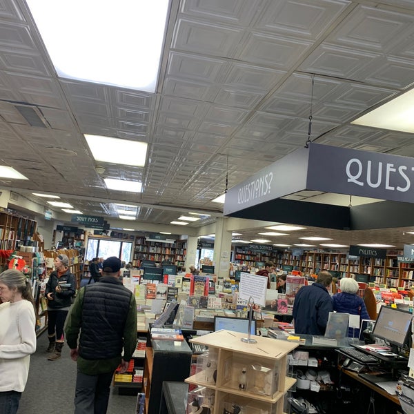 2/23/2020 tarihinde Alex💨 R.ziyaretçi tarafından Politics &amp; Prose Bookstore'de çekilen fotoğraf