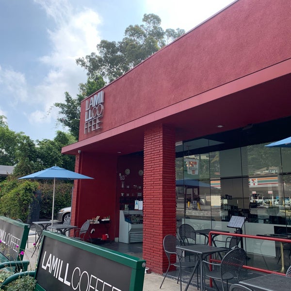 รูปภาพถ่ายที่ Lamill Coffee Boutique โดย Alex💨 R. เมื่อ 5/25/2019
