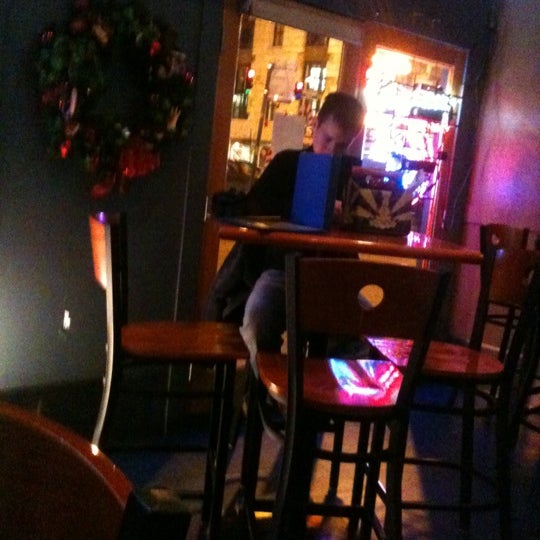 12/12/2012にBrad R.がCrew Bar and Grillで撮った写真