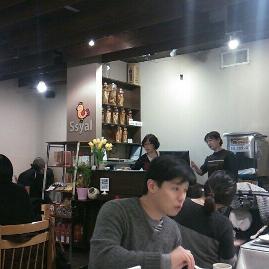 3/3/2016にsubtitles f.がSsyal Korean Restaurant and Ginseng Houseで撮った写真