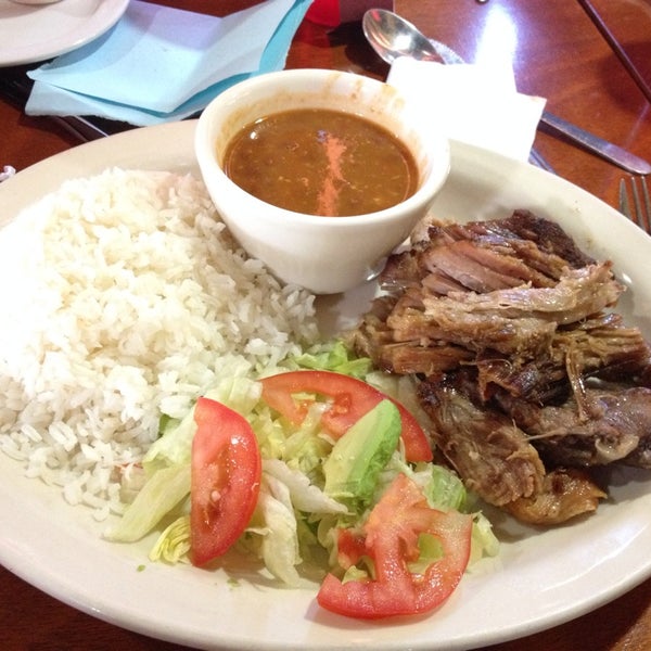 Foto tomada en Puerto Rico Latin Bar &amp; Grill  por Talia L. el 2/9/2014