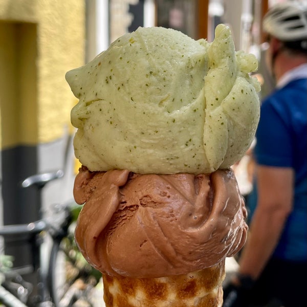 Foto diambil di Jones Ice Cream oleh ☀️ Dagger pada 7/3/2022
