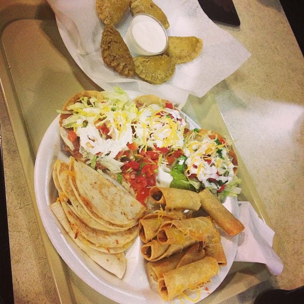 7/30/2013에 John P.님이 Taco Shop Mexican Grill에서 찍은 사진