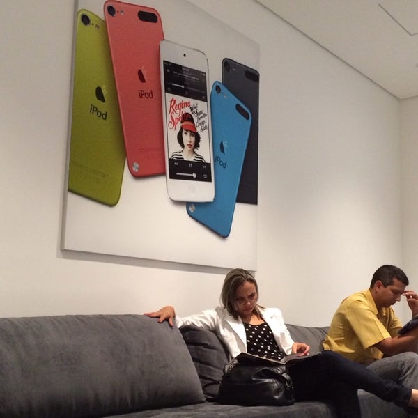 รูปภาพถ่ายที่ Apple Brasil โดย Fabio H. เมื่อ 12/3/2013