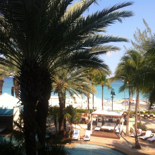 Foto tomada en The Westin Grand Cayman Seven Mile Beach Resort &amp; Spa  por Pam G. el 5/7/2013