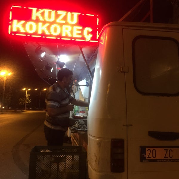 Photo taken at Özmert Kokoreç Cemil Usta by Hakan K. on 6/25/2015