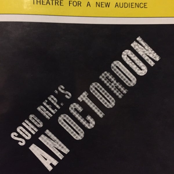 Foto tirada no(a) Theatre for a New Audience por Anthony B. em 3/8/2015
