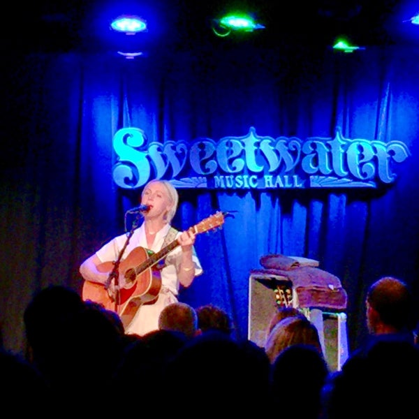 Foto tirada no(a) Sweetwater Music Hall por Jesse G. em 10/3/2016