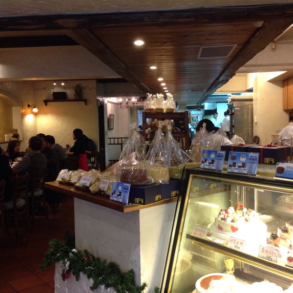 Foto scattata a Chiffon Cake 日式戚風專賣店 da Eden L. il 12/23/2014
