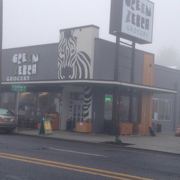 รูปภาพถ่ายที่ Green Zebra Grocery โดย A75 เมื่อ 12/24/2013