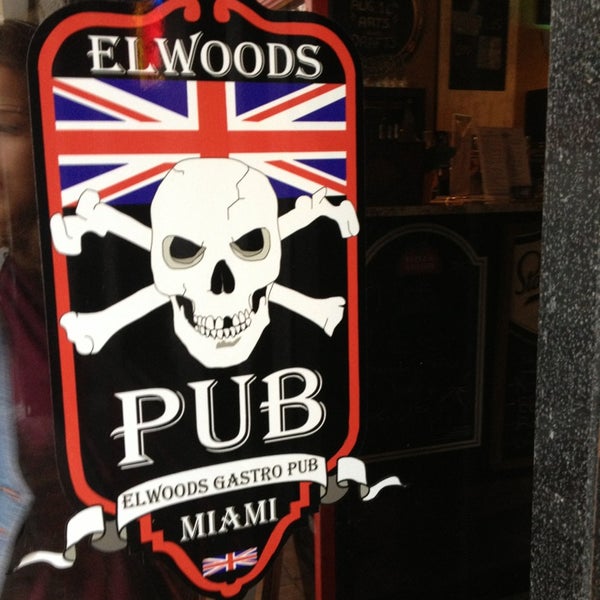 Photo taken at Elwoods Gastro Pub by Brent J. on 8/25/2013